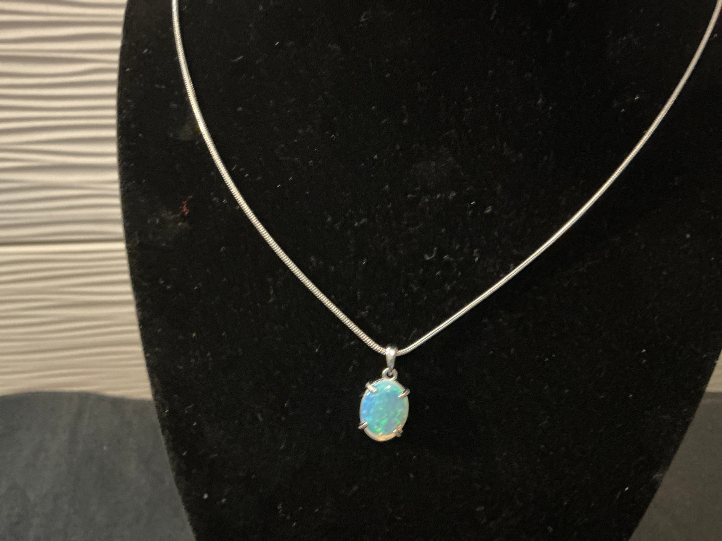 8x10 mm Australian OPAL Necklace White