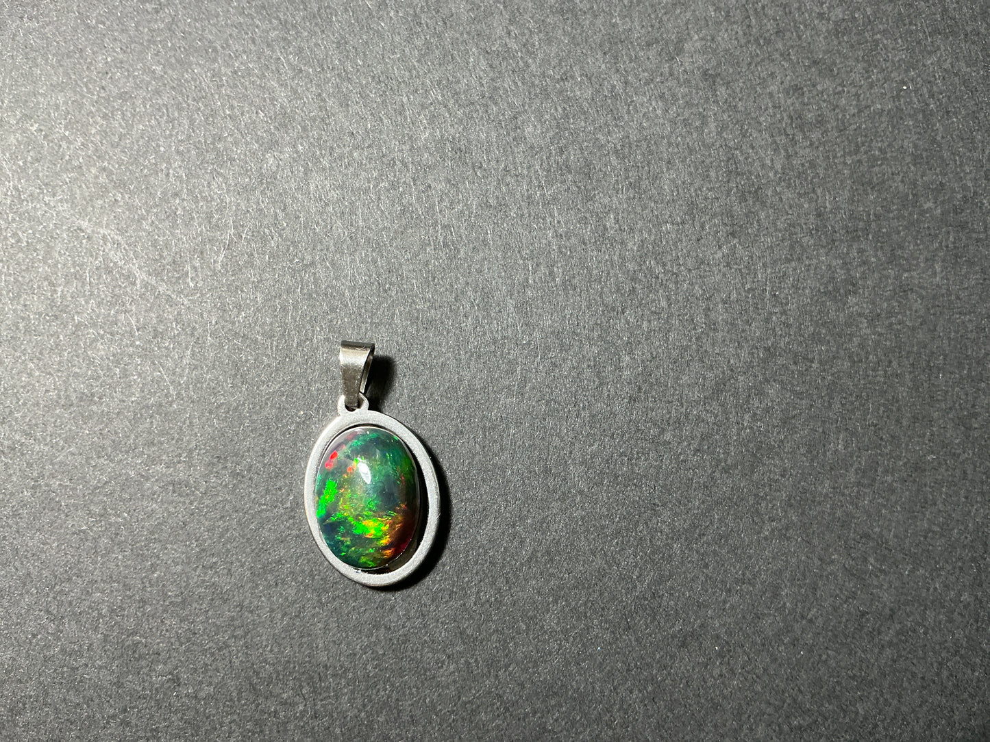 Opal welo ethiopian green flash 10x14mm necklace