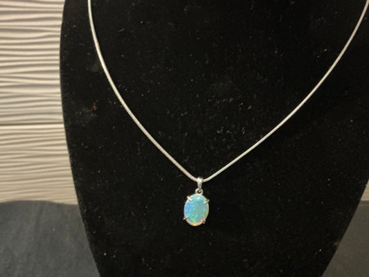 8x10 mm Australian OPAL Necklace White